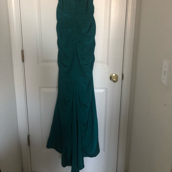 Nicole Miller Felicity Jersey Gown - Picture 2 of 3